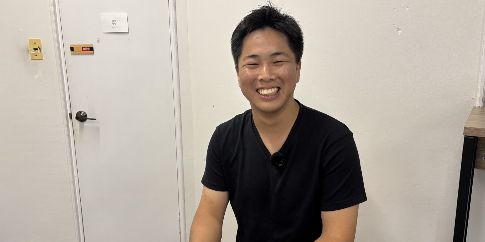 笑顔で話す牧野さん