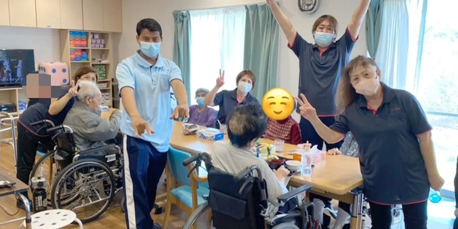 すこやかの施設で過ごす職員と利用者のみなさん